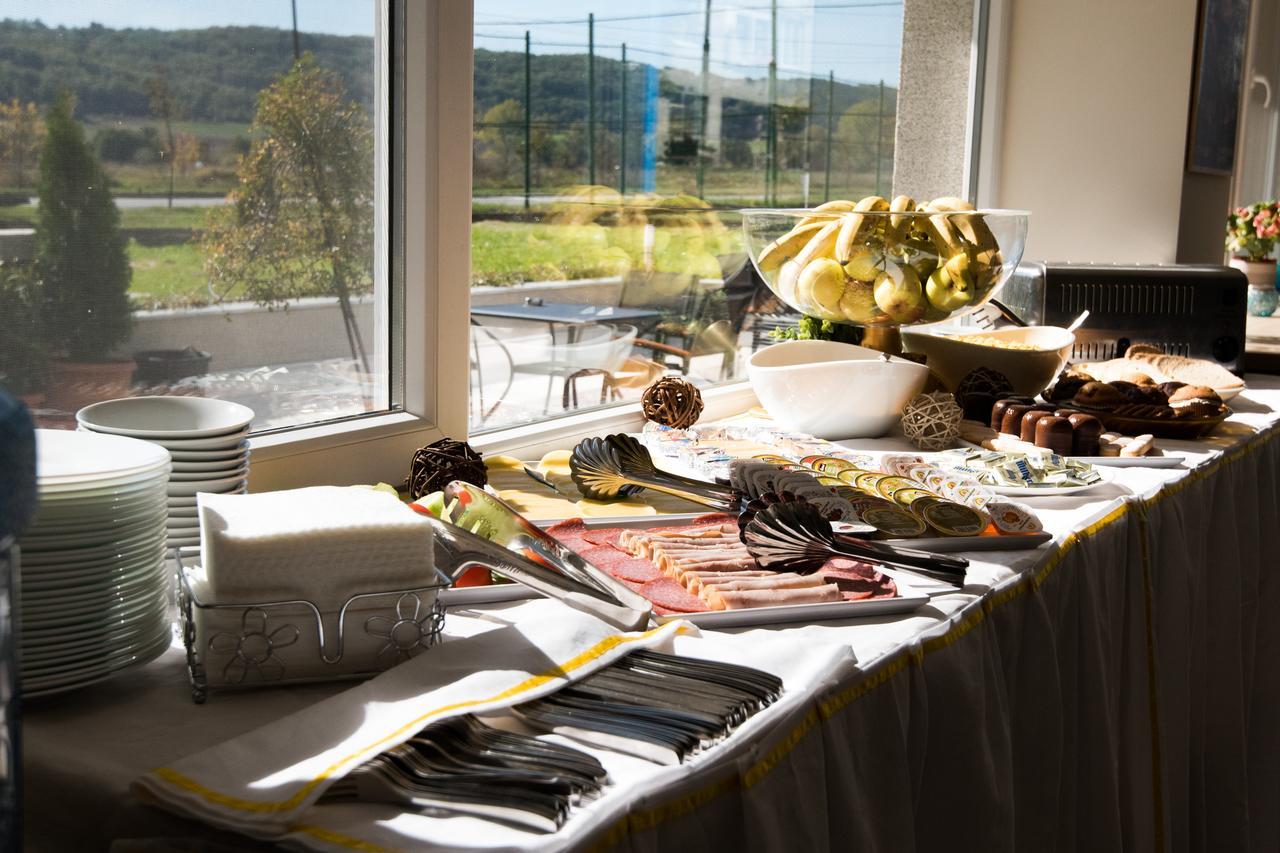 Court Inn Obsjtina Panagjurisjte Exteriör bild