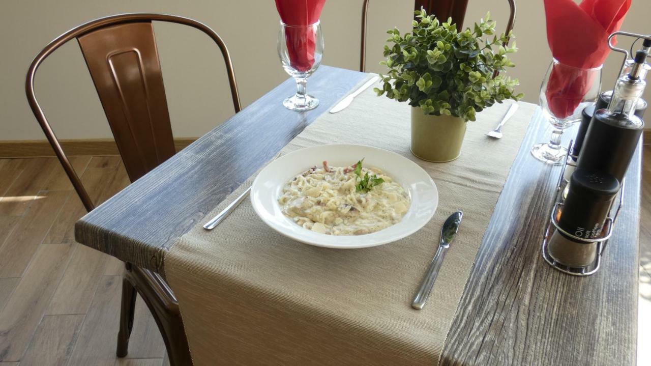 Court Inn Obsjtina Panagjurisjte Exteriör bild